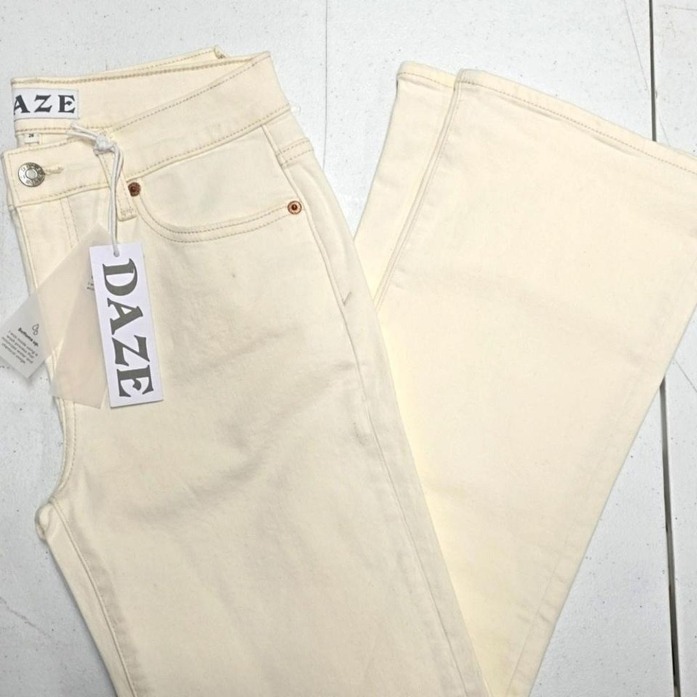 Daze Denim Runaway Low Rise Crop Flare Jeans Ivory Size 26 NEW